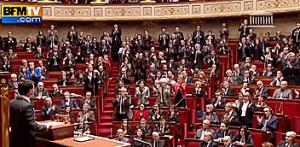Gif avec les tags : Valls,assemblee,clap,debout,standing ovation