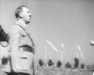 Gif avec les tags : Hitler,colère,furieux,pas content