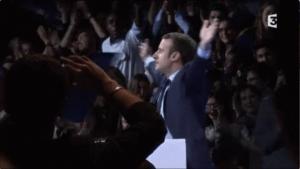 Gif avec les tags : Macron,bonjour,bras en l'air