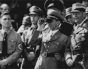 Gif avec les tags : Goebbels,jumelles,nazi