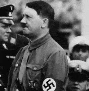 Gif avec les tags : Hitler,bof,bouche,bouder,grimace,pas content,penser,perplexe