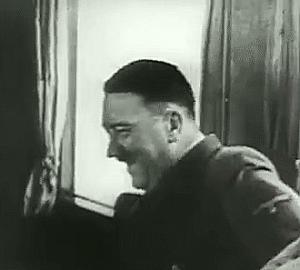 Gif avec les tags : Hitler,drole,rire
