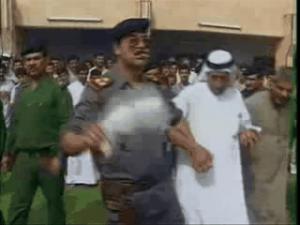 Gif avec les tags : Saddam Hussein,danse,zouk