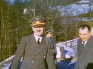 Gif avec les tags : Hitler,content,réjoui